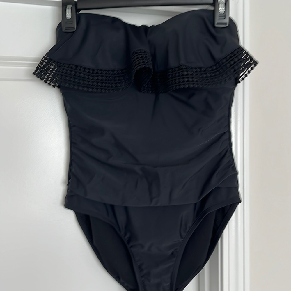 Classy Black one piece swimsuit🩱